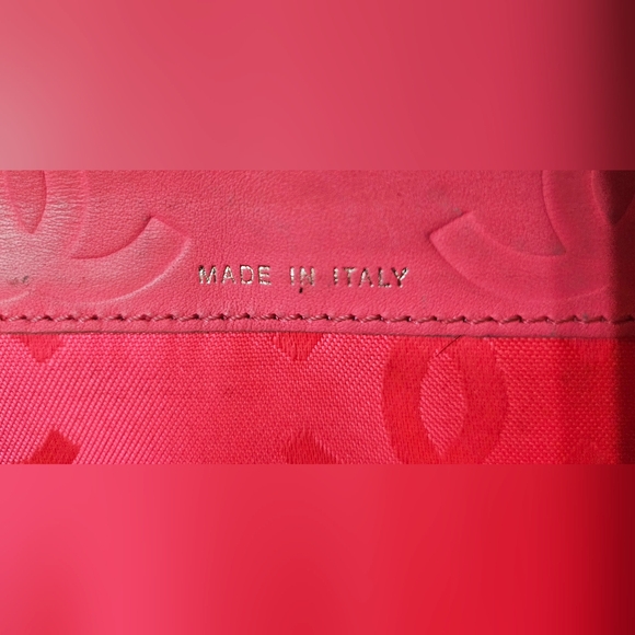 ❌SOLD❌ 🖤 Chanel Cambon Zippy 🖤 - Picture 11 of 15